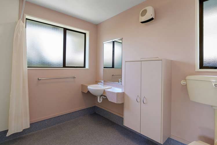 2/244 Main North Road Redwood_10