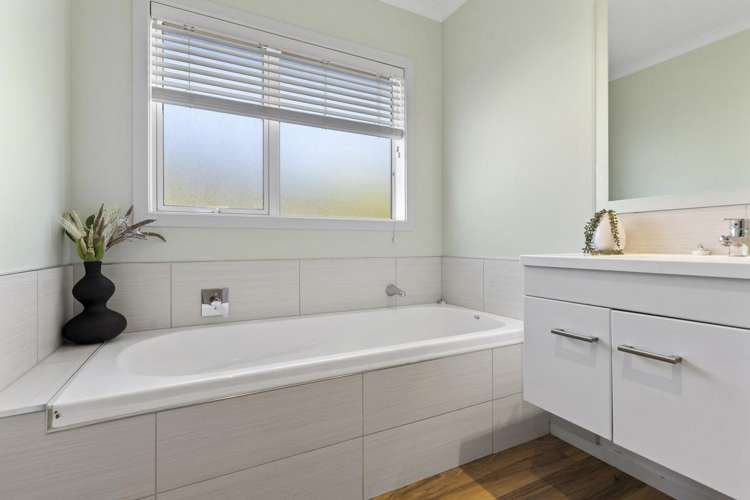4 Camellia Lane Carterton_21