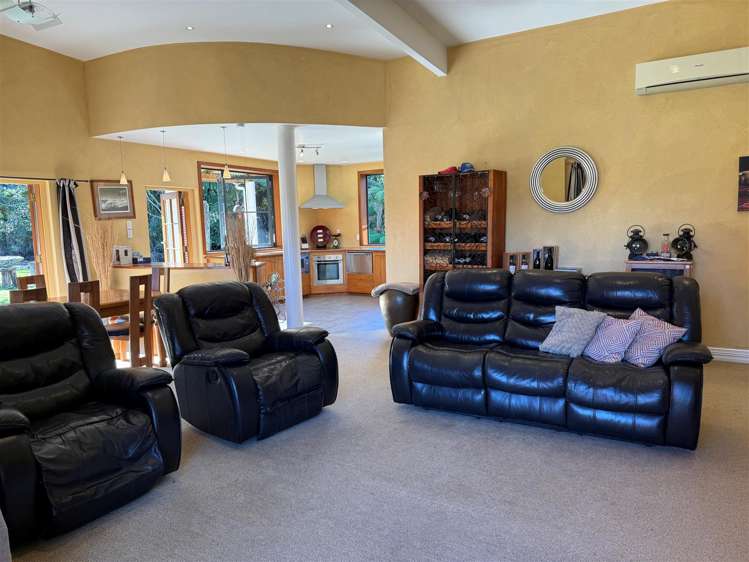 171 Coulson Road Paroa_16