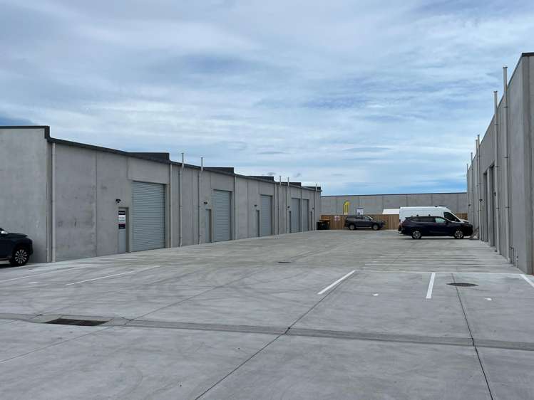 8/1 Lake Bryndwr Lane Burnside_11