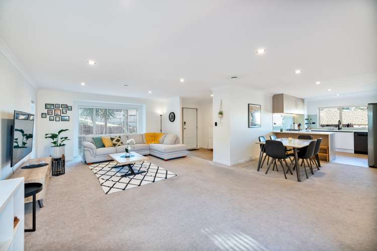 55 Helleur Road Massey_13