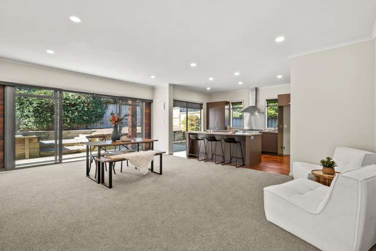 49 Intrepid Crescent Beachlands_10