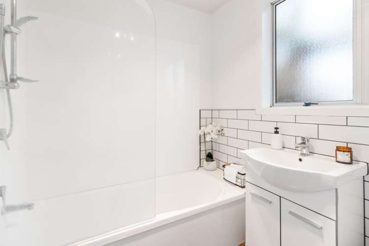 108 Rifle Range Road Dinsdale_13