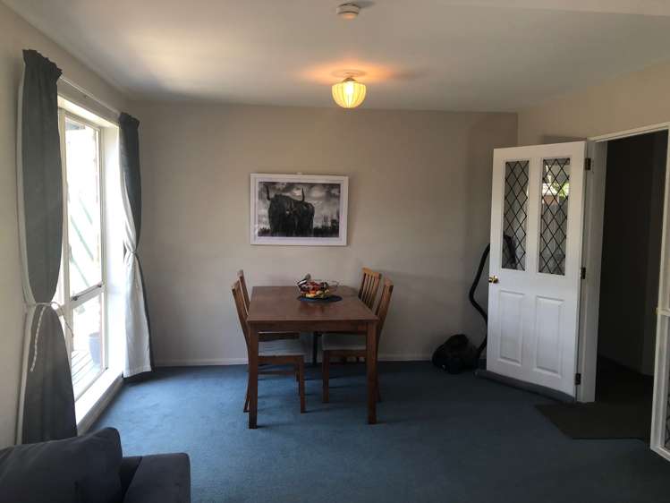 2 Delaware Crescent Russley_3