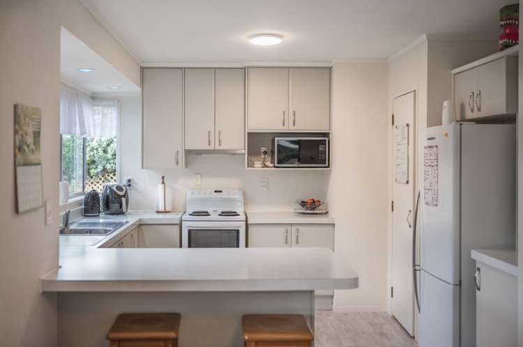 30 Pinewood Grove Botany Downs_11