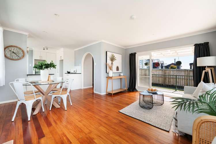 17A Stirling Grove Greerton_1