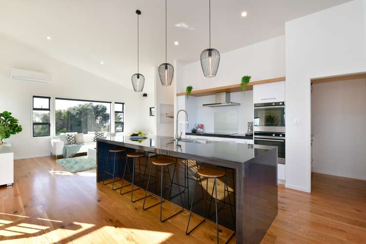 25 Roberts Road Matakatia_5