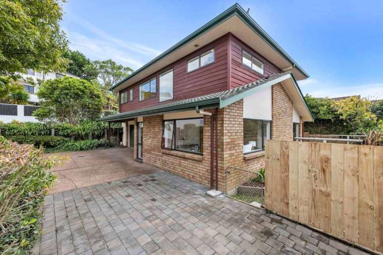 2/32 Mark Edward Drive_0