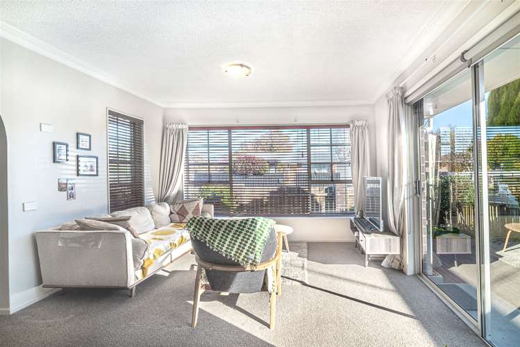 7 Apsley Drive Russley_5