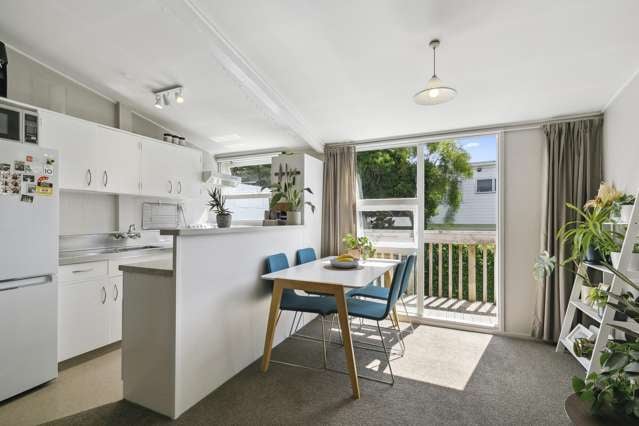 3/23 Collins Avenue Tawa_4