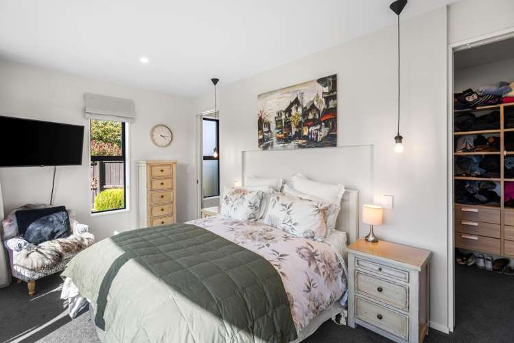 32 Carnaveron Drive Lincoln_27