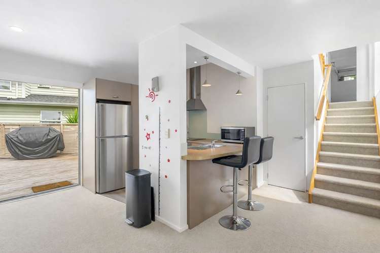 2/18 Orton Street Glenfield_4