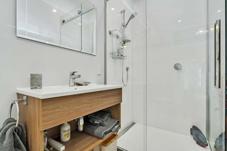 915 Harding Road Camberley_14