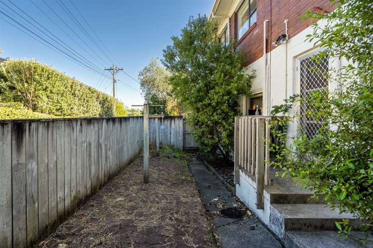 2/7 Eversleigh Road Belmont_17