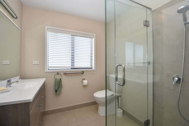 10 Ashmore Park Road Carterton_10