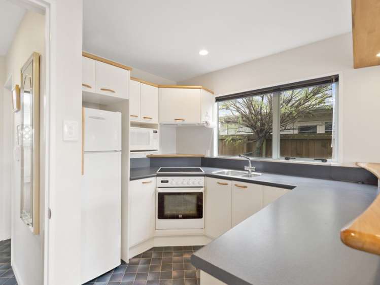 1/19 Longley Place Addington_3