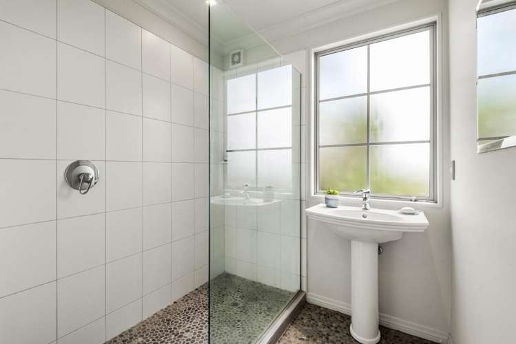 5 Chatham Avenue Paremoremo_25