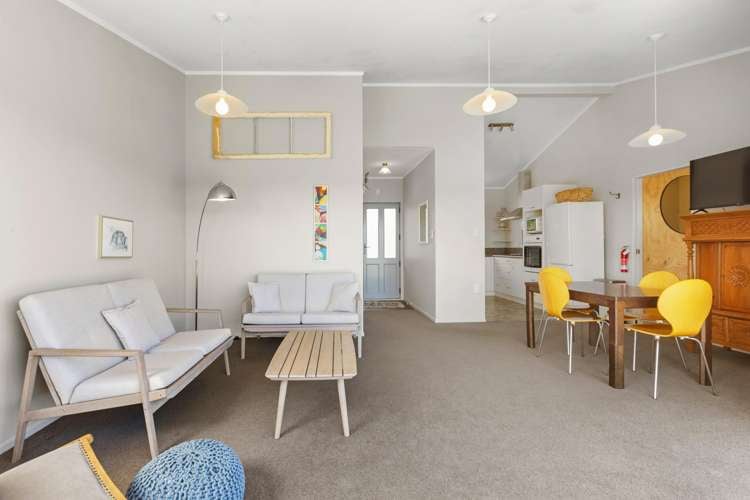 25E Violet Street Raglan_5