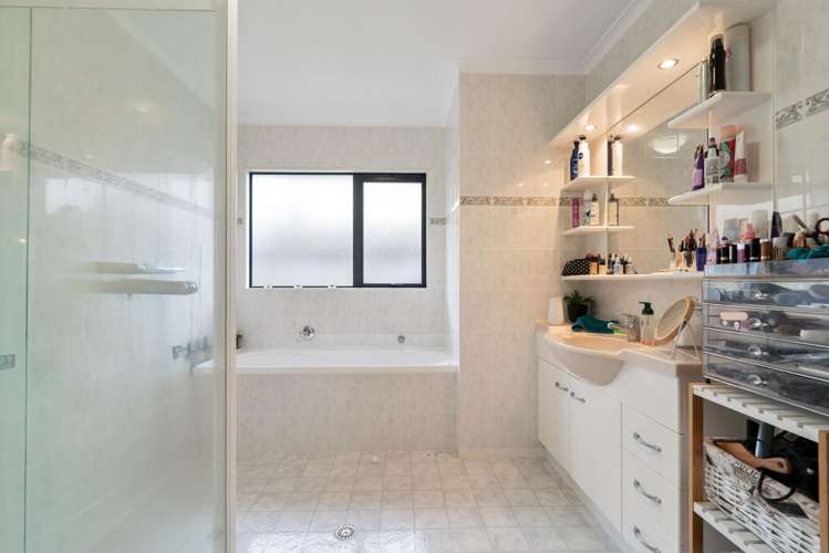 56 Ribbonwood Crescent Goodwood Heights_17