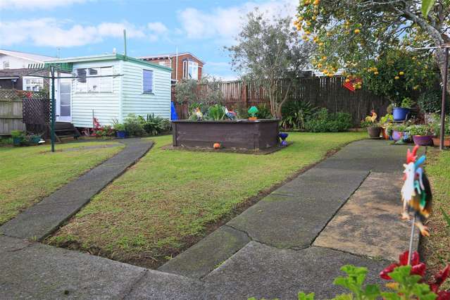 137 Flanshaw Road Te Atatu South_4