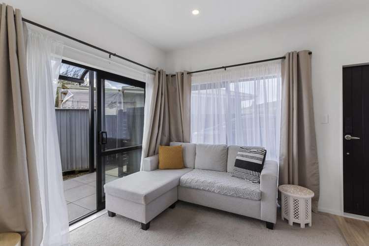 11F Barrie Avenue_3
