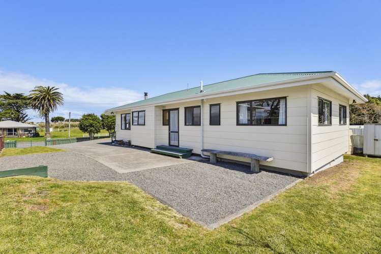 15 Muaupoko Street Hokio Beach_18