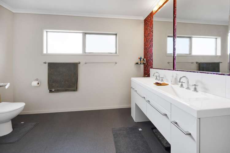 17 Elizabeth Grove Stratford_20