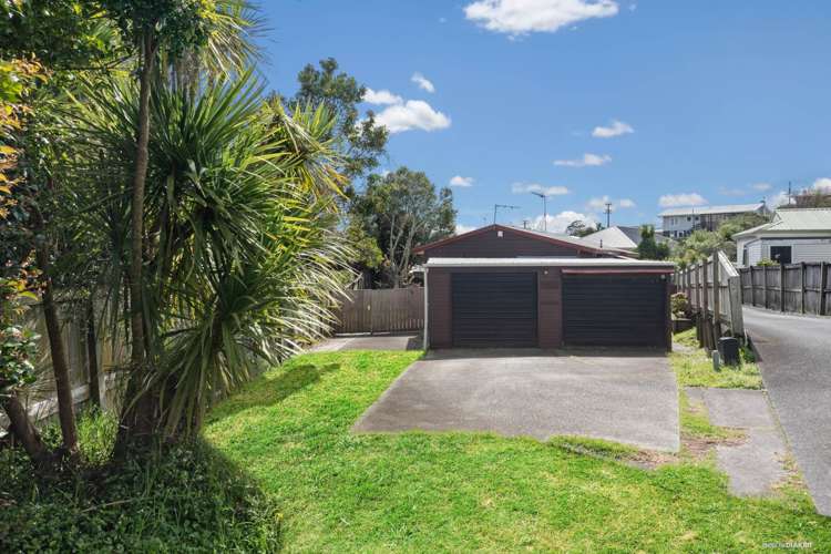 3/7 Duncan Avenue Te Atatu South_11