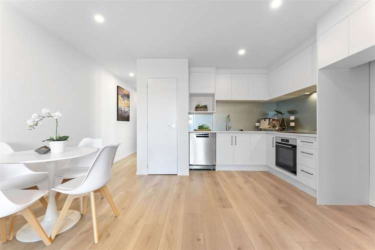 3/67 Royal View Road Te Atatu South_3