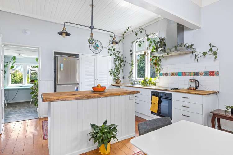 113 Haruru Road Tahekeroa_5