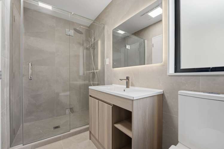 17 Karaka Village Parade Karaka_8