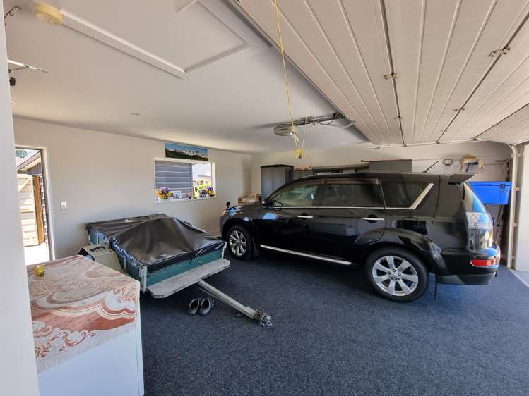 9 Higgins Place Paroa_23