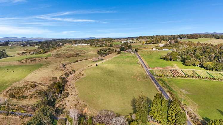 110 Ross Road and 20 Laurel Drive Whakamarama_17