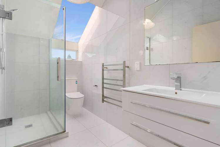 4 Winscombe Street Belmont_11