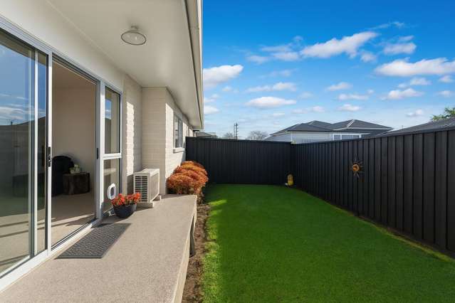 BRICK MIDDLE UNIT WITH GARAGE