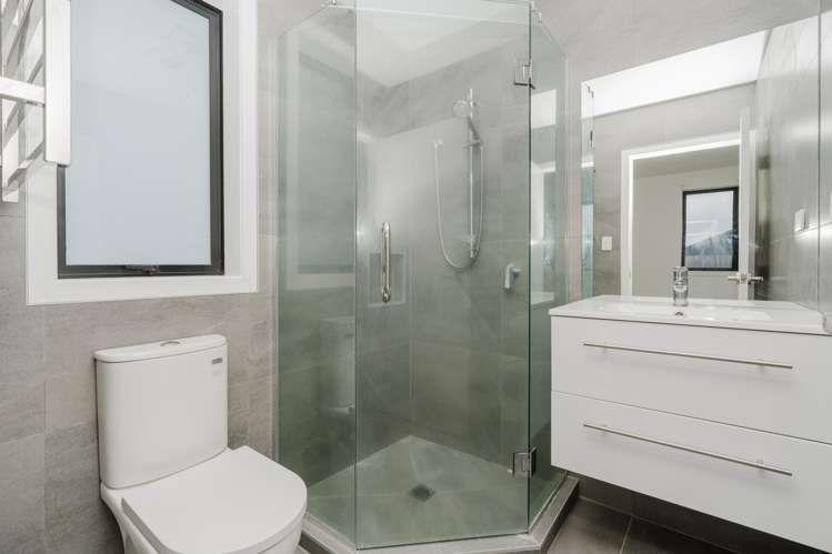 1/47 Cabourne Drive Glenview_9