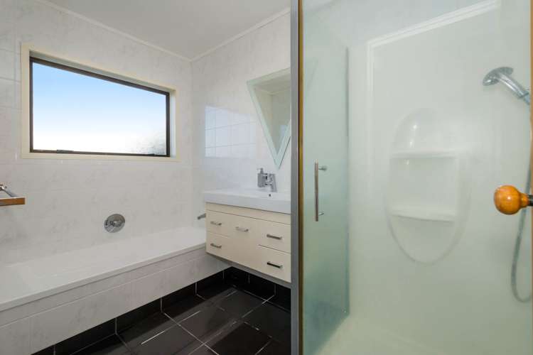 10 Newburn Road Waiake_12