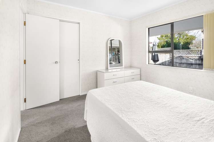 4 Oregon Crescent Glenview_16