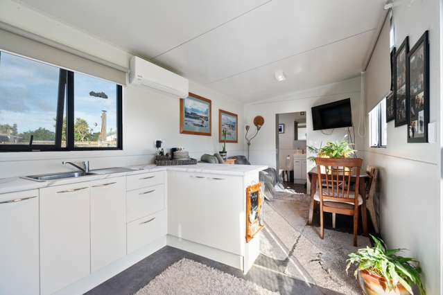 1 Sandown Avenue Himatangi Beach_2