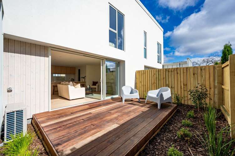 2-3/36 Evesham Crescent_2