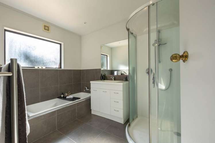 7 Ngaio Road Titirangi_15