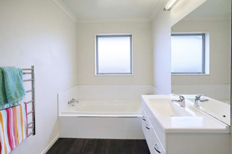 16 Barnsley Crescent West Melton_14