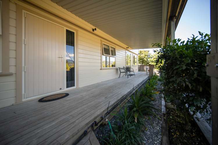 7 Banff Way Toi Toi_15