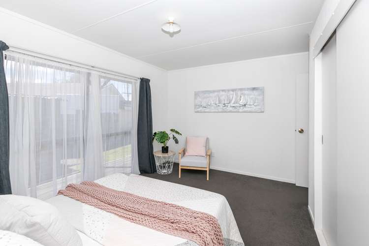 2 Inverness Avenue Hamilton East_12