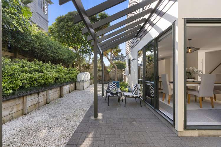 2/20 Quadrant Road_3