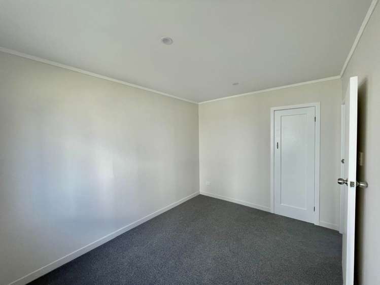 13 Reid Road New Lynn_11