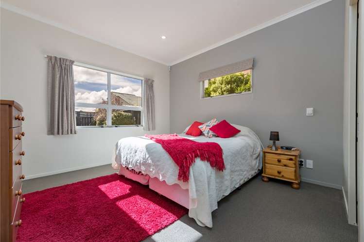 4 Silver Pine Avenue Woodridge_14