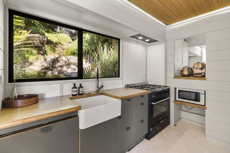 71 Trig Hill Road Onetangi_10