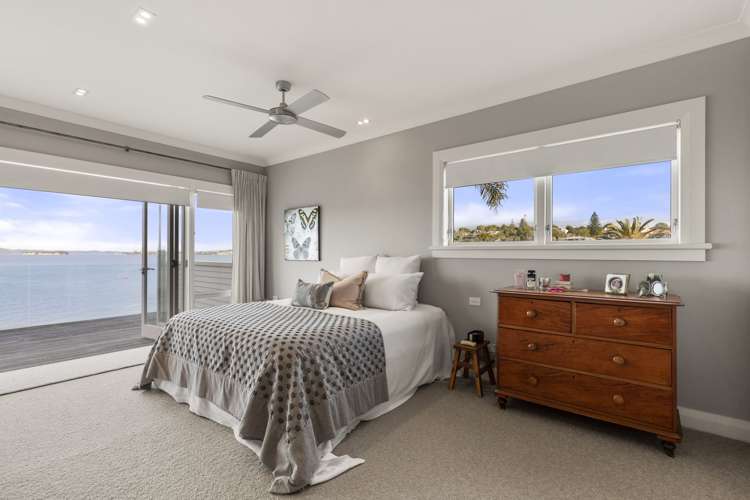 1 Marine Parade Piha_26