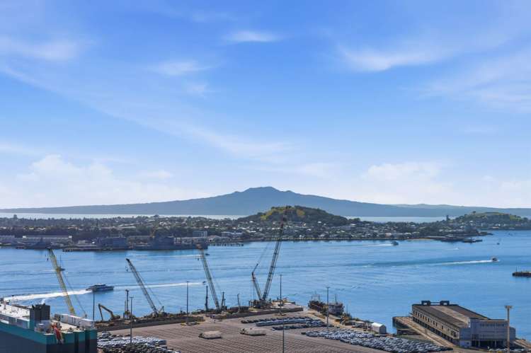 2801/10 Commerce Street City Centre_48